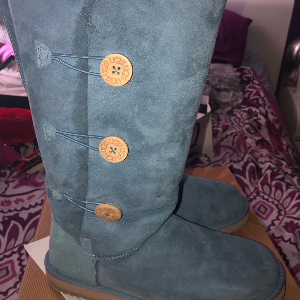 Women’s size 12 UGG boot worn twice - Picture 5 of 8